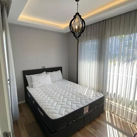 Havuzlu Ve Deniz Manzarali Luks Urla