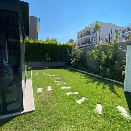 Havuzlu Ve Deniz Manzarali Luks Urla