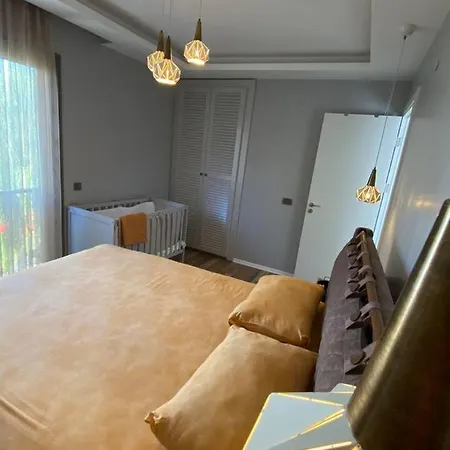 Havuzlu Ve Deniz Manzarali Luks Vilă