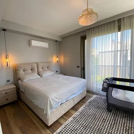 Havuzlu Ve Deniz Manzarali Luks Villa Urla